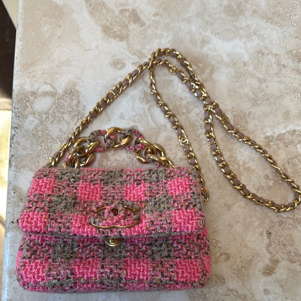 Chanel Pink Tweed Handbag - Picture 4 of 6